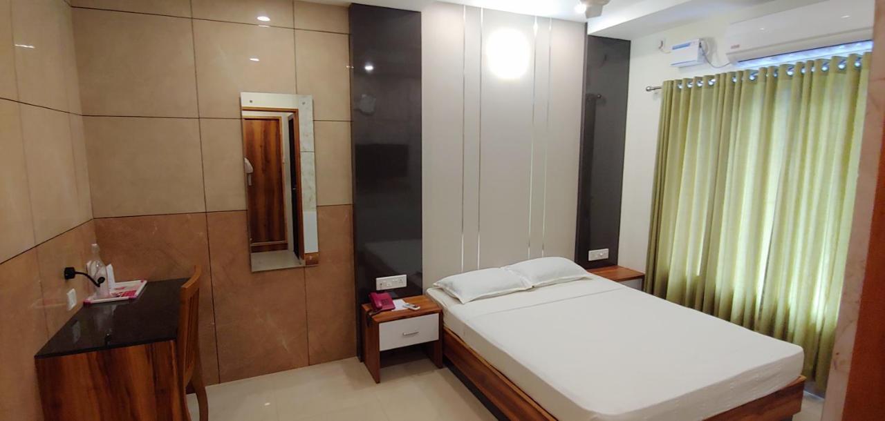 Hotel Sree Gokulam Sabari Chavakkad Exterior foto